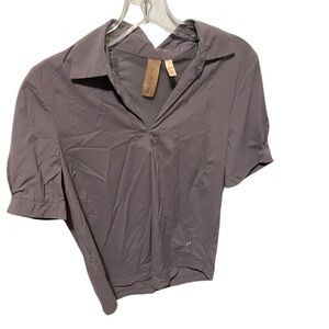 Indyeva short sleeve top women’s XS vented mesh upper back Pintuck sleeves